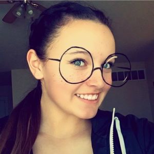 Meet your Posher, Caily